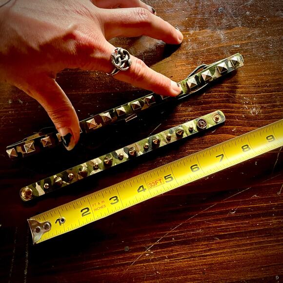 💥2 for $20💥 Matching Pyramid Spiked Camouflaged Bracelet & Hat Band - Picture 2 of 3